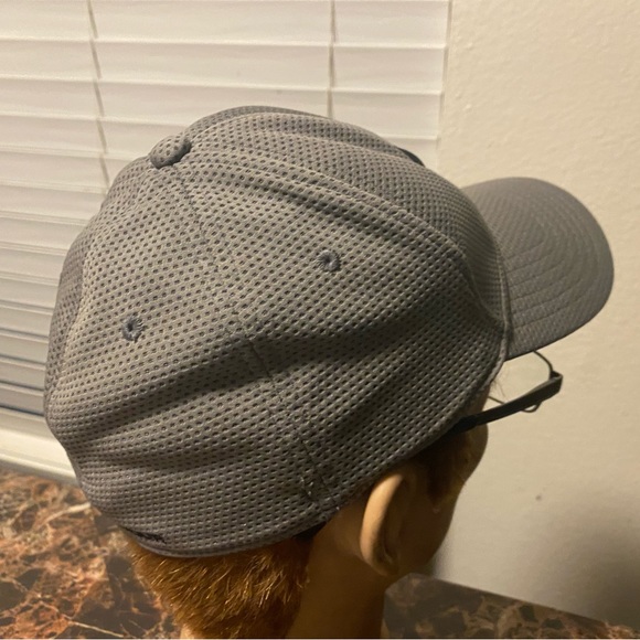 Under Armor Men’s Gray/Black Hats Size Medium/Large - Picture 11 of 12